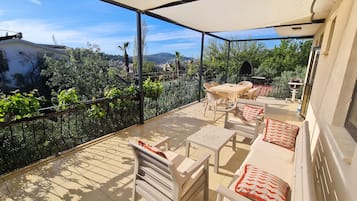 Deluxe House, Garden View | Terrace/patio