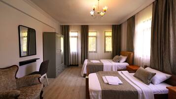 Deluxe House, Garden View | Iron/ironing board, free WiFi