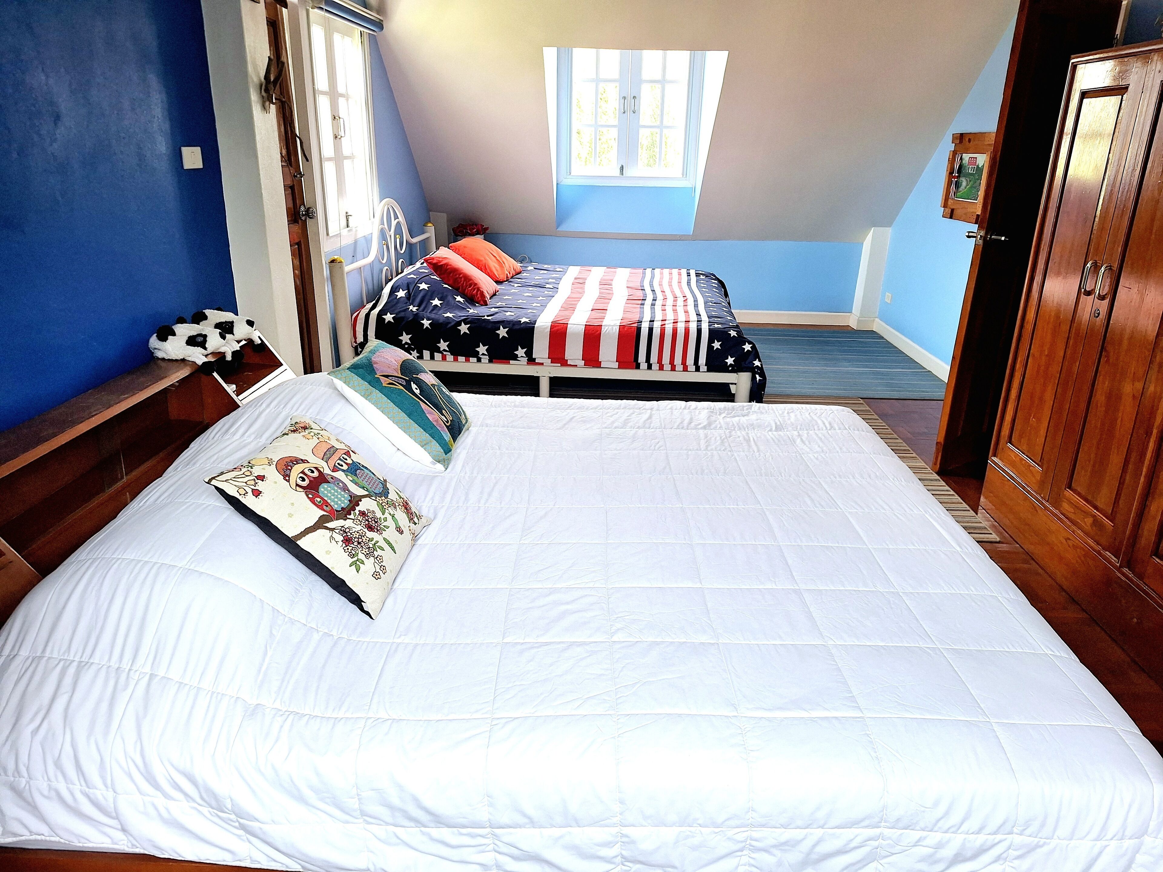 3 bedrooms, iron/ironing board, WiFi, bed sheets