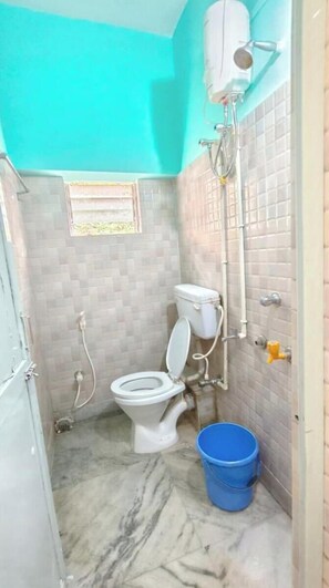 Ducha, artículos de tocador gratuitos, toallas, jabón