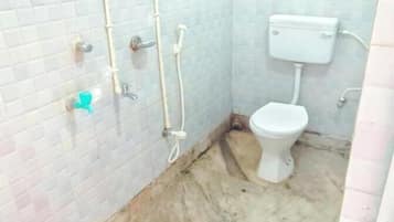 Ducha, artículos de tocador gratuitos, toallas, jabón