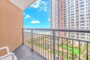 เอ็กซ์คลูซีฟคอนโด, 1 ห้องนอน, ระเบียง, วิวทะเล | วิวจากห้องพัก