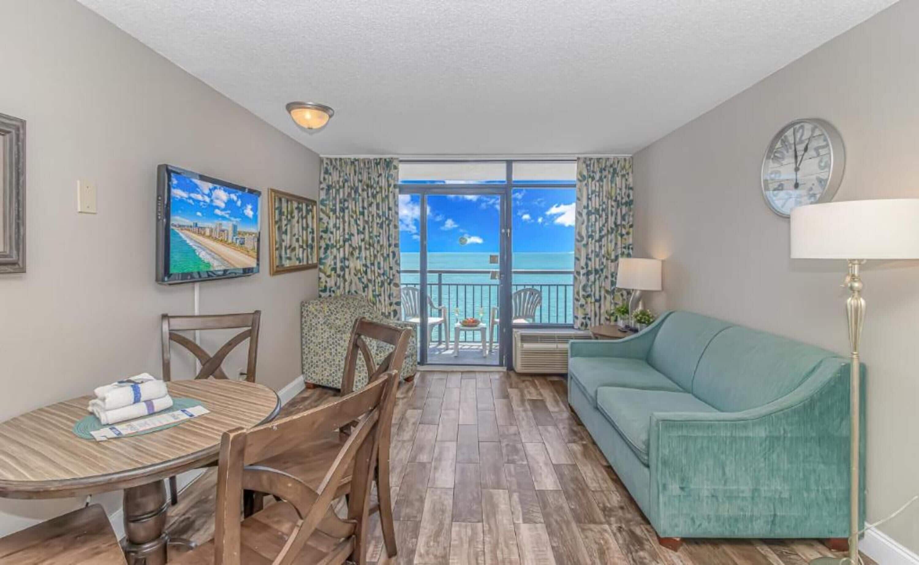 Lägenhet Signature - 1 sovrum - balkong - havsutsikt | Vardagsrum | 40-tums smart-tv med digitalkanaler