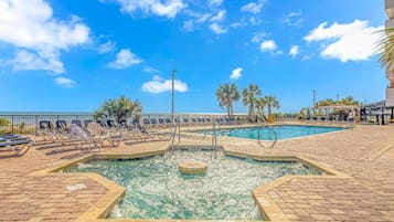 Piscine couverte, piscine extérieure