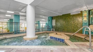 Sisäuima-allas, ulkouima-allas