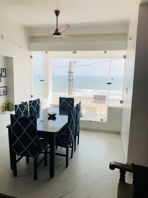 Family dining - Virtus home stay  (Puducherry)