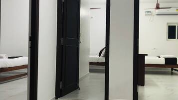 Kannettavalle tietokoneelle sopiva työtila, ilmainen Wi-Fi