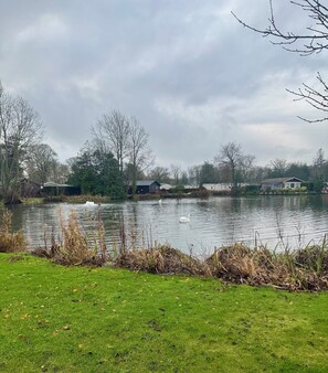 Property grounds - Cozy Caravan at Tower Lawn, Haggerston Castle Perfect Family Getaway (Berwick-upon-Tweed)