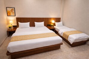 Desk, free WiFi - Hotel Maa Annpurna Palace (Ujjain)