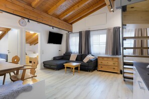TV - Apartment Goodlife B10 – 100 m to Kohlmaisbahn, Steps from Town Center (Saalbach)