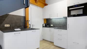 KylskÄp, mikrovÄgsugn, ugn och spishÀll