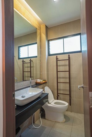 Separate tub and shower, hair dryer, soap, shampoo