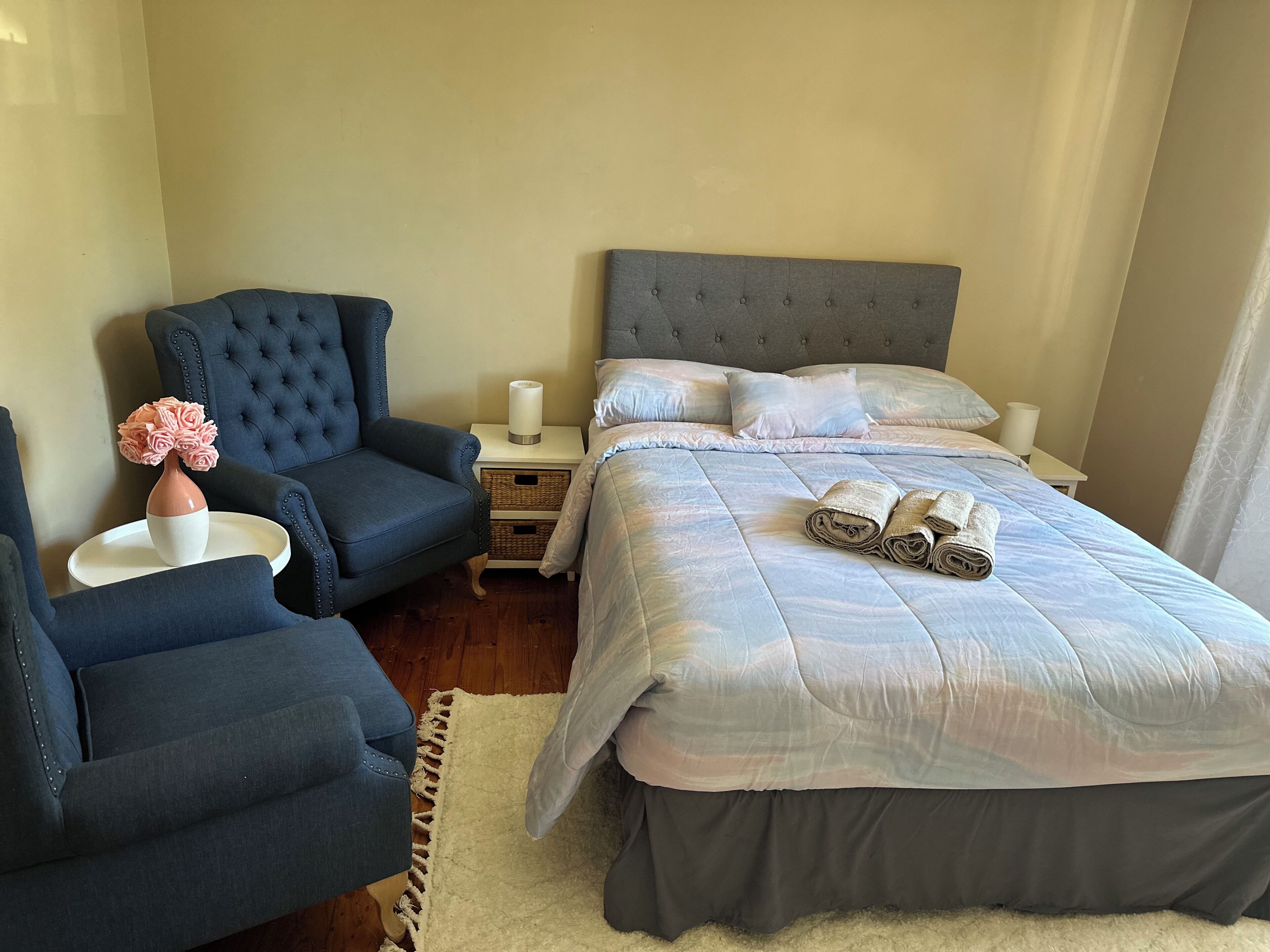 2 bedrooms, iron/ironing board, Internet, bed sheets
