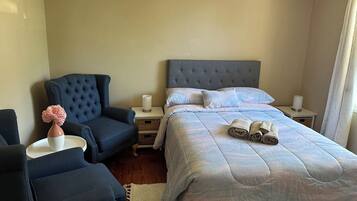 2 bedrooms, iron/ironing board, Internet, bed sheets