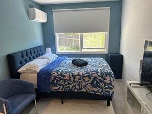 1 chambre, fer et planche à repasser, accès à Internet