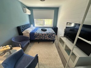 1 chambre, fer et planche à repasser, accès à Internet