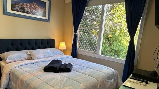 Room - Private Oasis in the Heart of Garran (Garran)