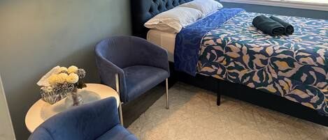 1 chambre, fer et planche à repasser, accès Internet