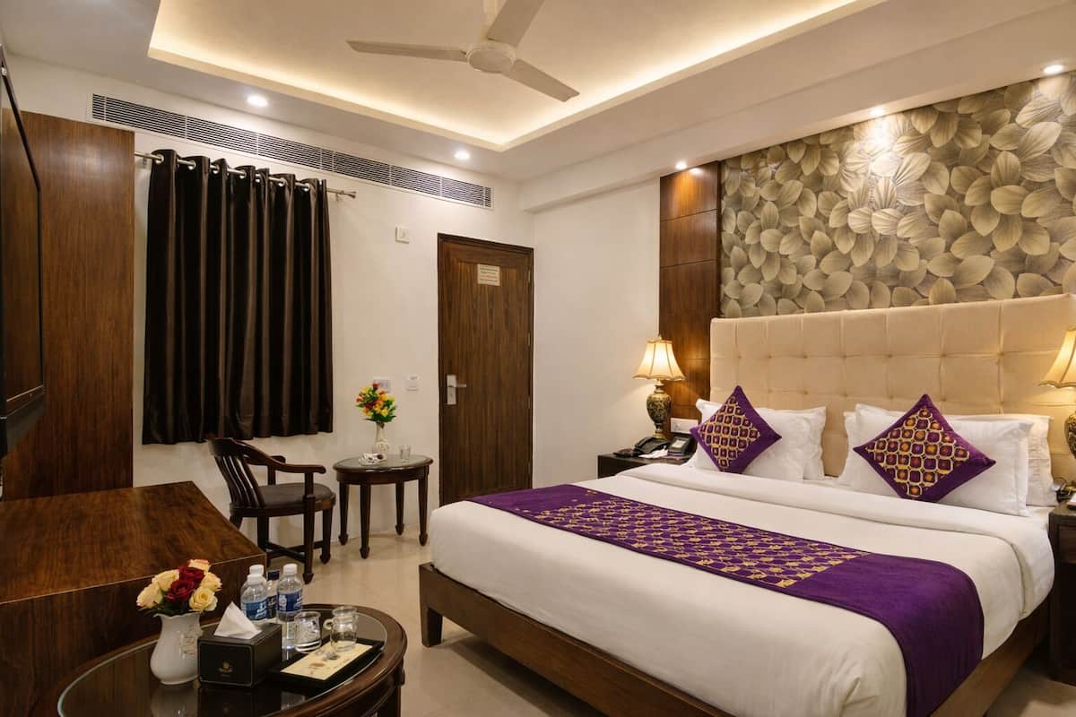 Deluxe Double Room, City View | In-room safe, soundproofing, iron/ironing board, free WiFi