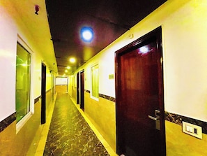 Restaurant - The Yuvraj By LIVIQ (New Delhi)