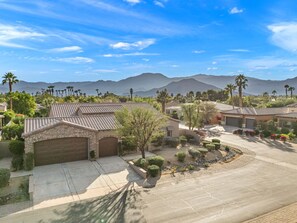 House, Accessible - Relaxing Vacay Pool Spa Fire Pit Family Games (Indio)