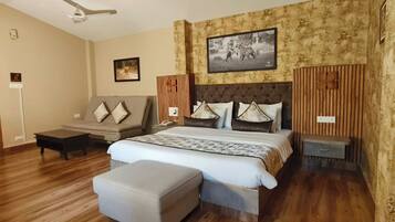 Iron/ironing board, Internet, bed sheets