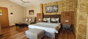 Strygejern/strygebræt, internetforbindelse, sengetøj