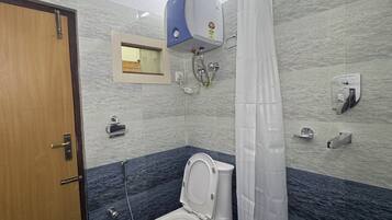 バスアメニティ (無料)、タオル、石鹸、トイレットペーパー