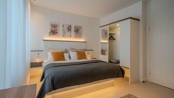 1 bedroom, desk, WiFi, bed sheets