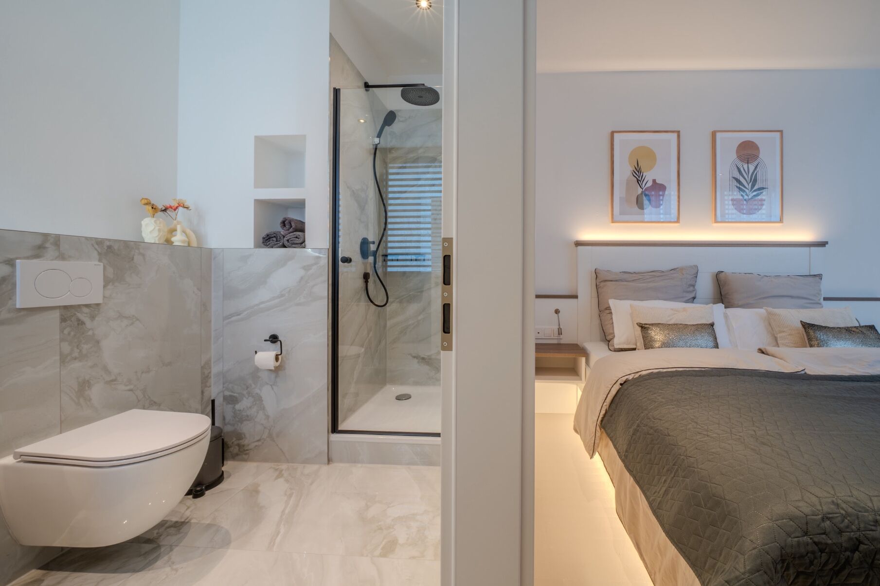 Dusche, Handtücher, Seife, Toilettenpapier