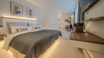 1 bedroom, desk, WiFi, bed sheets