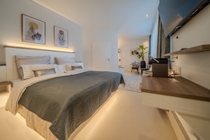 1 bedroom, desk, WiFi, bed sheets - Salt & Smoky · Deluxe Boutique Room in Lüneburg’s Old Town (Lüneburg)