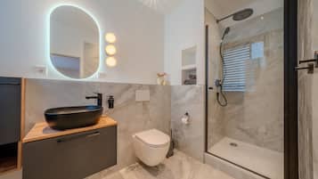 Shower, towels, soap, toilet paper