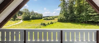 Ferienhof Schade Apartment Hahn – Cozy Family Retreat with 2 Bedrooms
