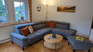 TV, DVD player, table tennis, stereo - Stork’s Nest Holiday Apartment (Eslohe (Sauerland))