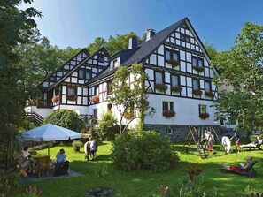 Outdoor dining - Apartment Storchennest (Eslohe (Sauerland))