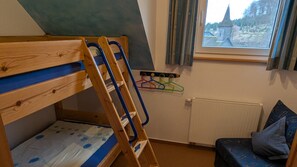 3 bedrooms, WiFi, bed sheets - Stork’s Nest Holiday Apartment (Eslohe (Sauerland))