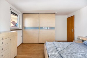 2 bedrooms, WiFi, bed sheets