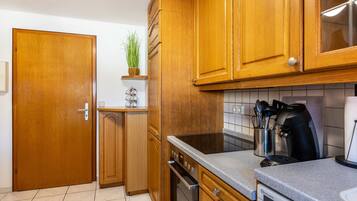 Refrigerador, horno, parrilla de estufa y lavavajillas