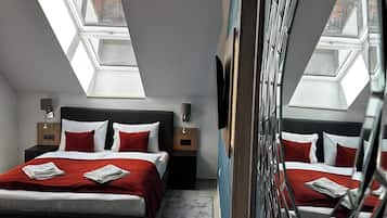 Standard Apartment, 1 Bedroom, Non Smoking, Kitchen | In-room safe, desk, laptop workspace, blackout drapes