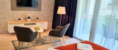 Estudio estándar | Caja de seguridad en la habitación y espacio para trabajar con laptop