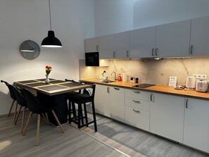 Standard Apartment, 1 Bedroom, Non Smoking, Kitchen | Private kitchen | Fridge, microwave, stovetop, dishwasher - B40 Green ApartRooms (Budapest)