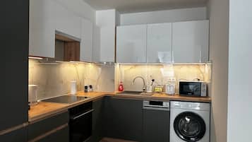 Superior Studio | Private kitchen | Fridge, microwave, stovetop, dishwasher