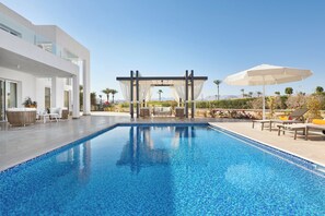 فيلا رئاسية | حمام سباحة خاص