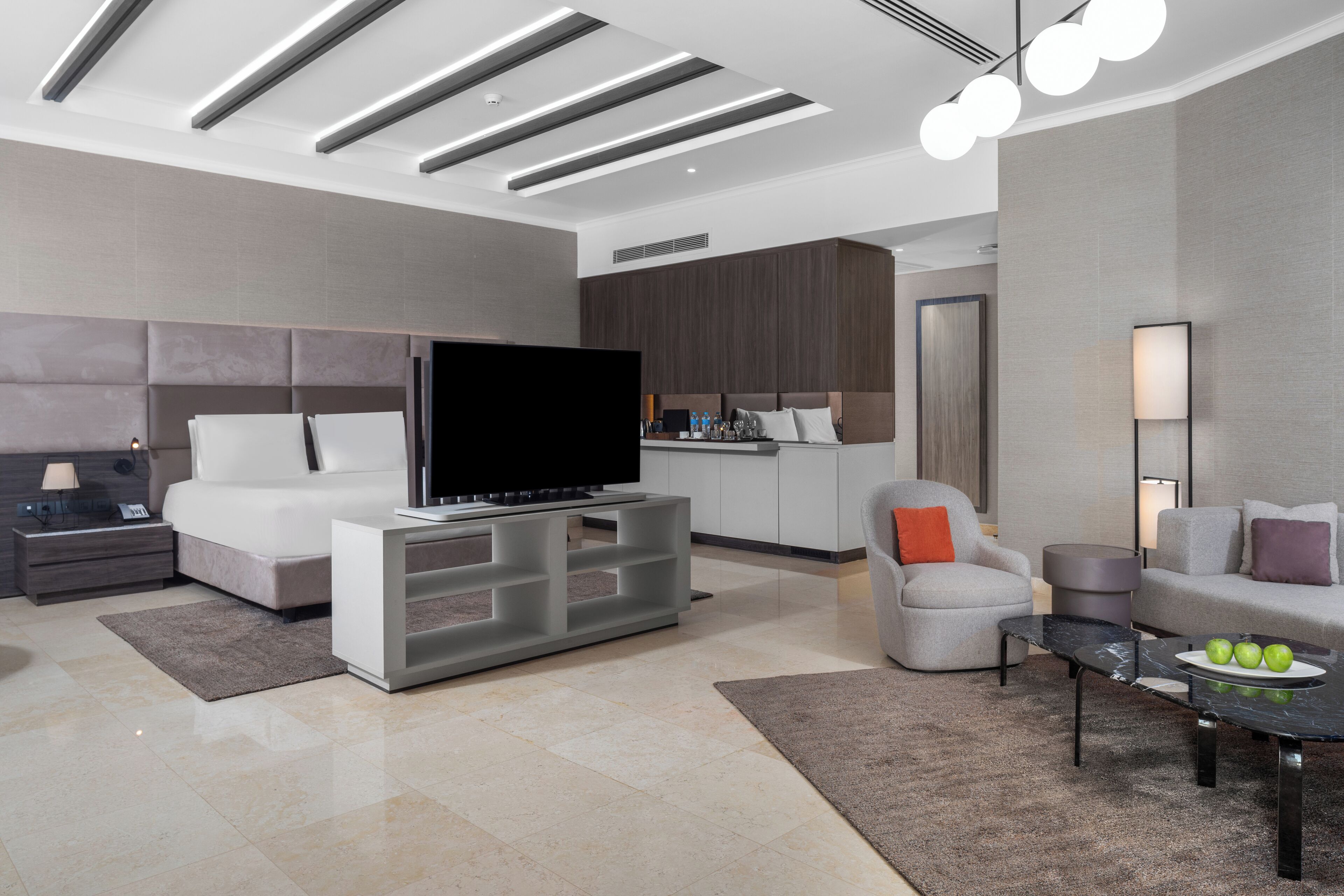 Suite Grand | Minibar, brankas, meja kerja, dan kedap suara