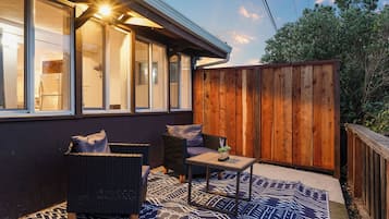 Hus, 2 soverom, terrasse, utsikt mot innsjø | Terrasse/patio