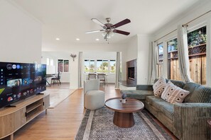 Rumah, 2 kamar tidur, patio, pemandangan danau | Area keluarga