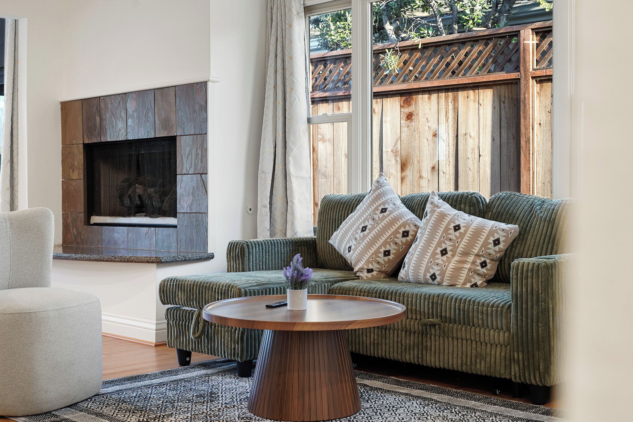 Huis, 2 slaapkamers, patio, uitzicht op meer | Woonruimte