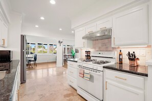 House, 2 Bedrooms, Patio, Lake View | Private kitchen - LakeFront Lavender House (San Mateo)