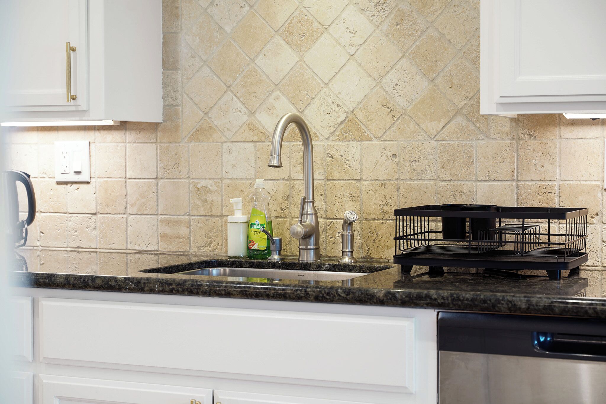 Hus, 2 soverom, terrasse, utsikt mot innsjø | Eget kjøkken